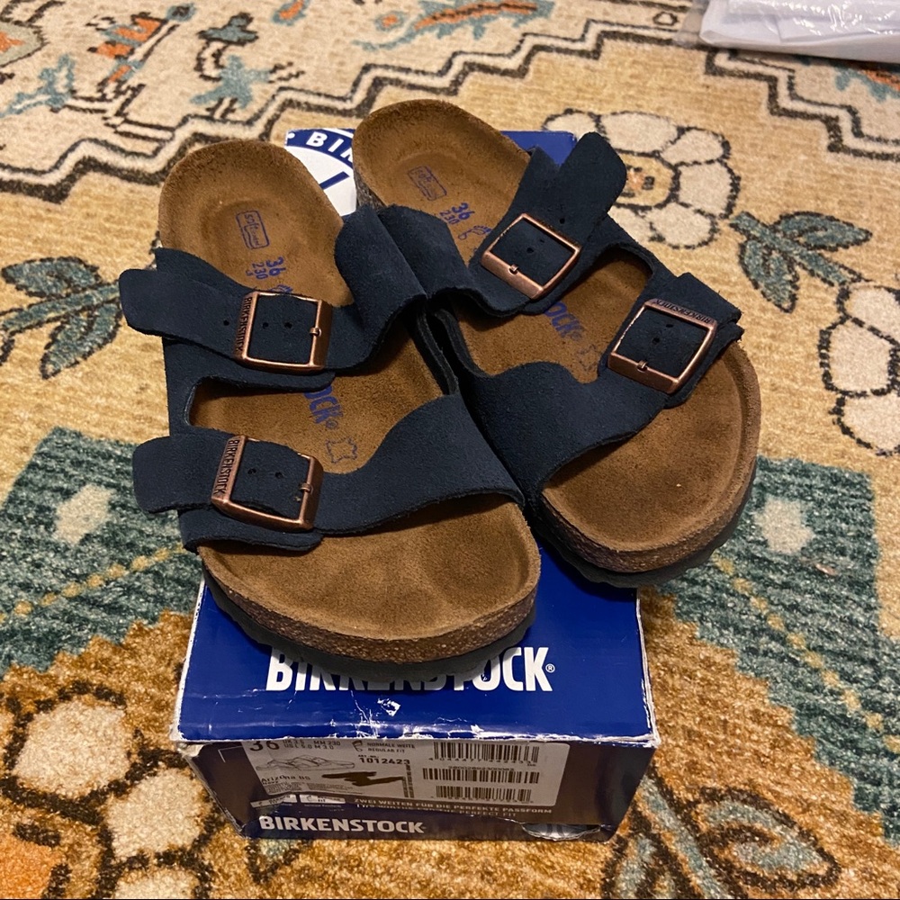 Birkenstock Arizona in Navy Suede